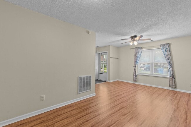 Building Photo - Charming 3-Bedroom Ranch in Quiet Chesapea...