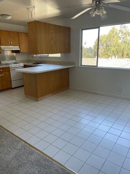 Building Photo - 8043 Greenridge Dr