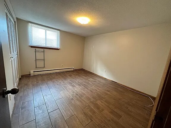 Building Photo - 1321 Division St