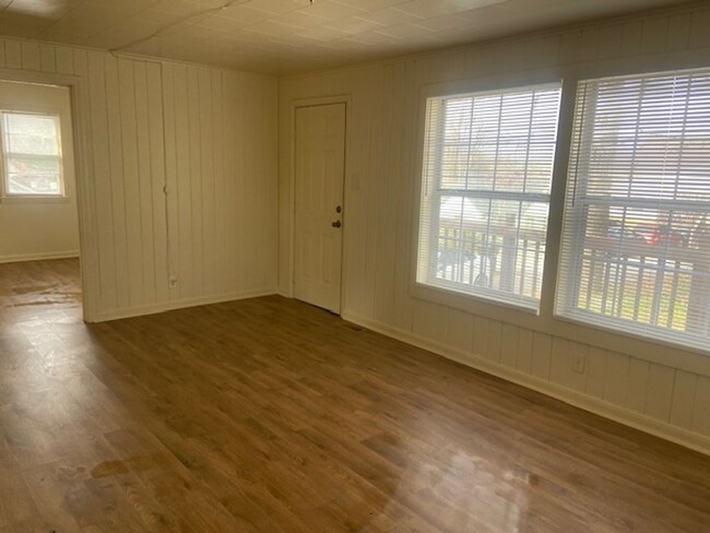 Building Photo - Pigeon Forge 37863 - 2 bedroom, 1 bath hom...