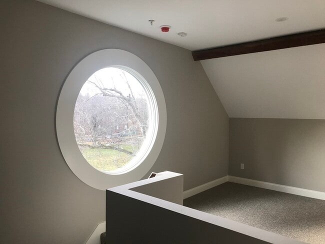 Building Photo - 33 West Main Street