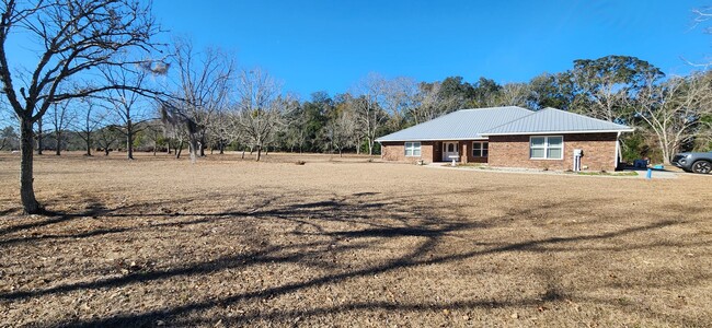 Building Photo - Beautiful 3BR/2BA Home with Oversized Garage on 1 Acre in a Peaceful Country Setting