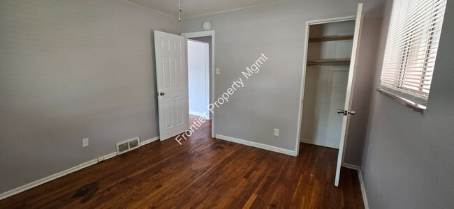 Building Photo - Available NOW! Beautiful/Unique 2 bed 1 ba...