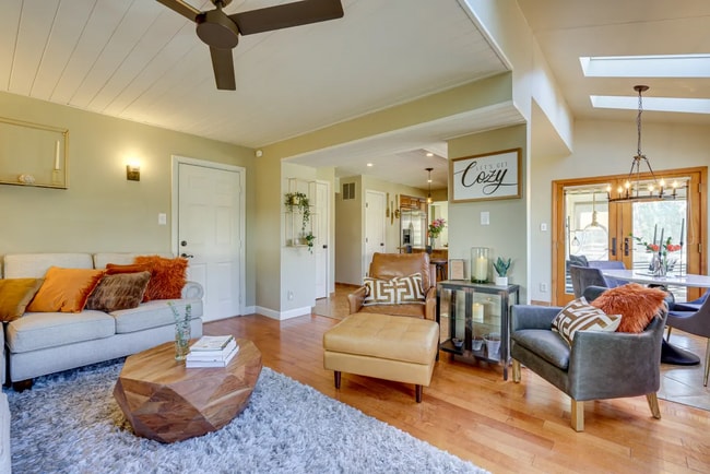 Building Photo - Comfortable Furnished Lumberton Home for Monthly & Long-Term Stays