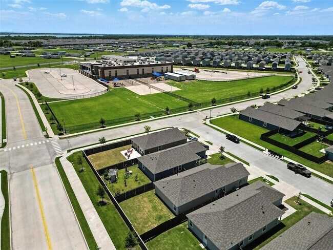 Building Photo - 208 Rubylace Dr