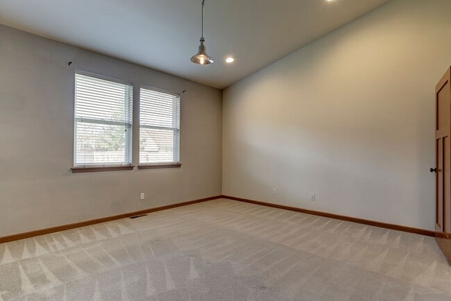 Building Photo - Spacious 3 Bedroom Plus Office with AC, Gas Fireplace and Fenced Backyard