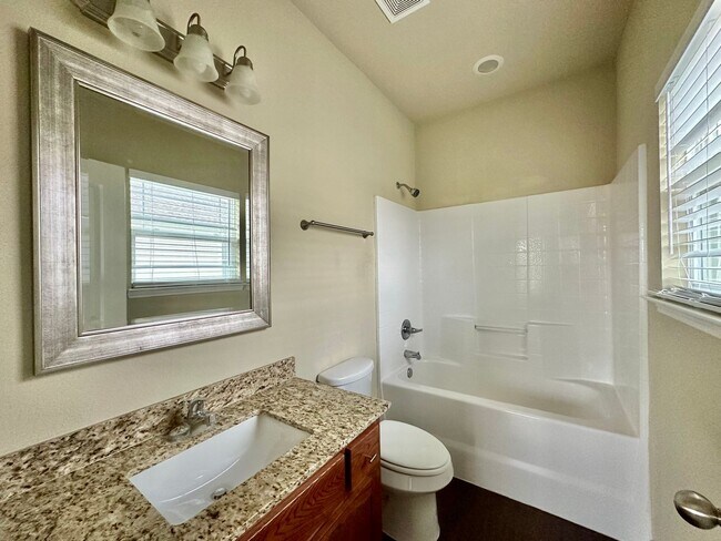 Building Photo - Spacious 4-Bed, 5-Bath Home with Large Backyard Minutes from Baylor Campus!