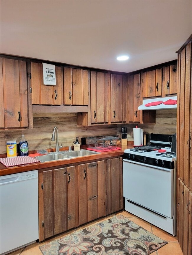 Building Photo - 308-310 Brady Canyon Rd