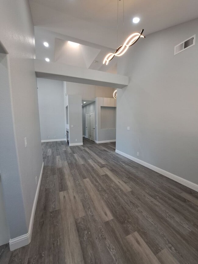 Building Photo - Beautiful 3 Bedroom Home for Rent in well ...
