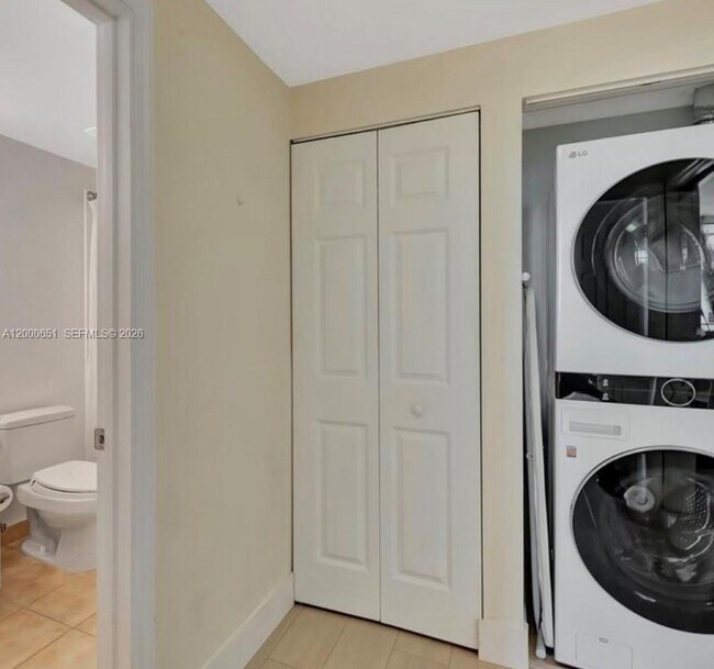 Building Photo - 888 Douglas Rd