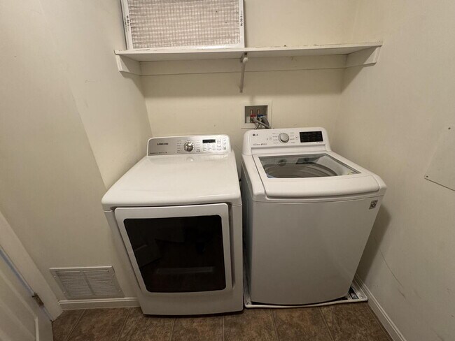 Building Photo - 112 Hawk Ct