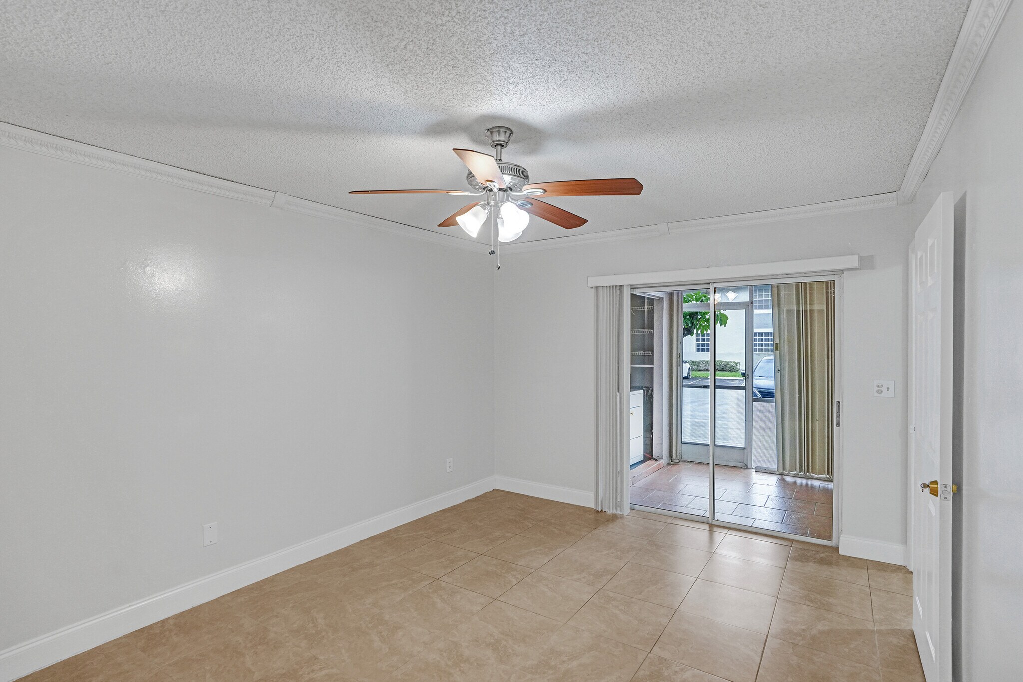 Building Photo - 447 NE 210th Circle Ter