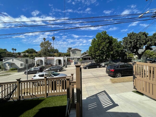 Building Photo - 852 Laveta Terrace