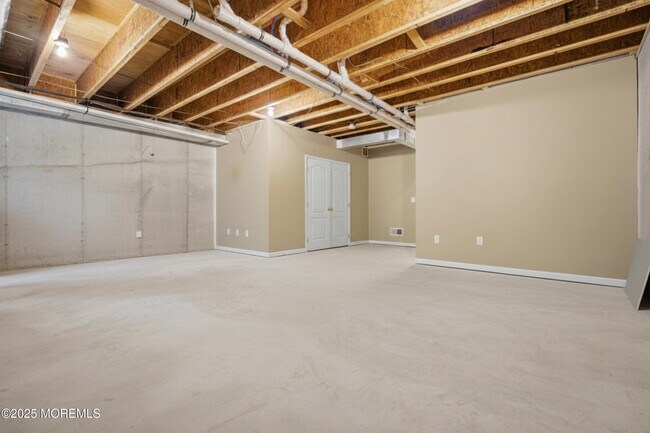 Building Photo - 254 Hawthorne Ln