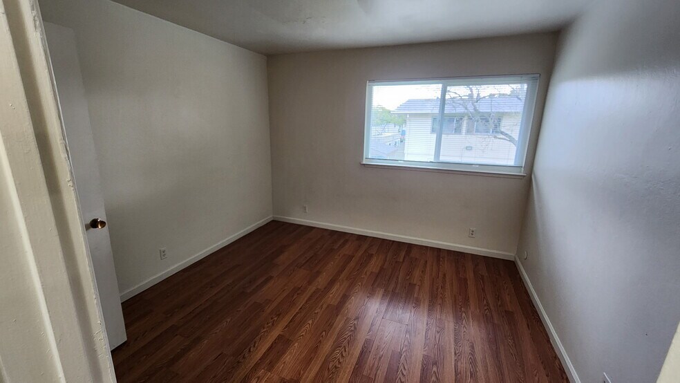 Building Photo - 4061 Park Center Ln