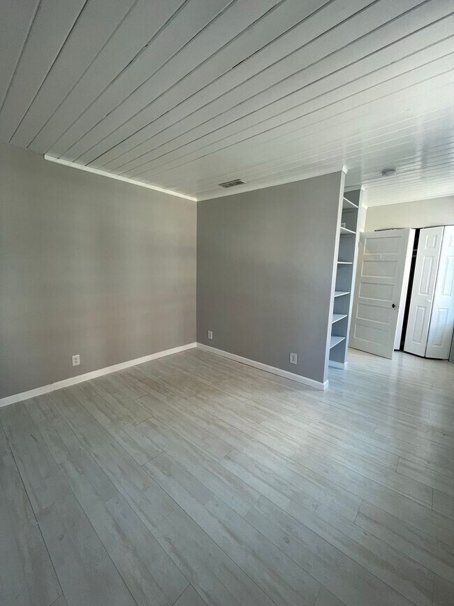 Building Photo - Small pets are welcome with an additional ...