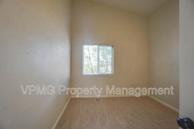 Building Photo - 2115 NW 143rd Cir