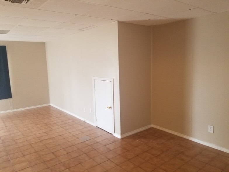 Building Photo - 300 E Champion St
