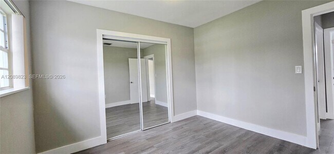 Building Photo - 580 W 34th Pl