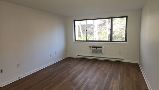 Building Photo - 1323 Worcester Rd