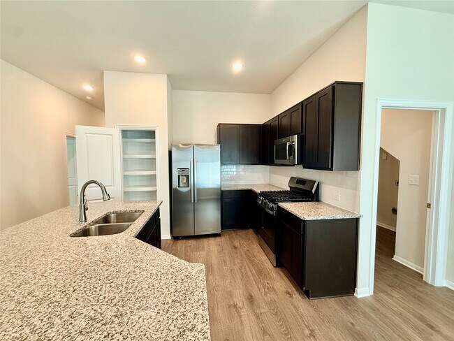 Building Photo - 405 Magnolia Ln