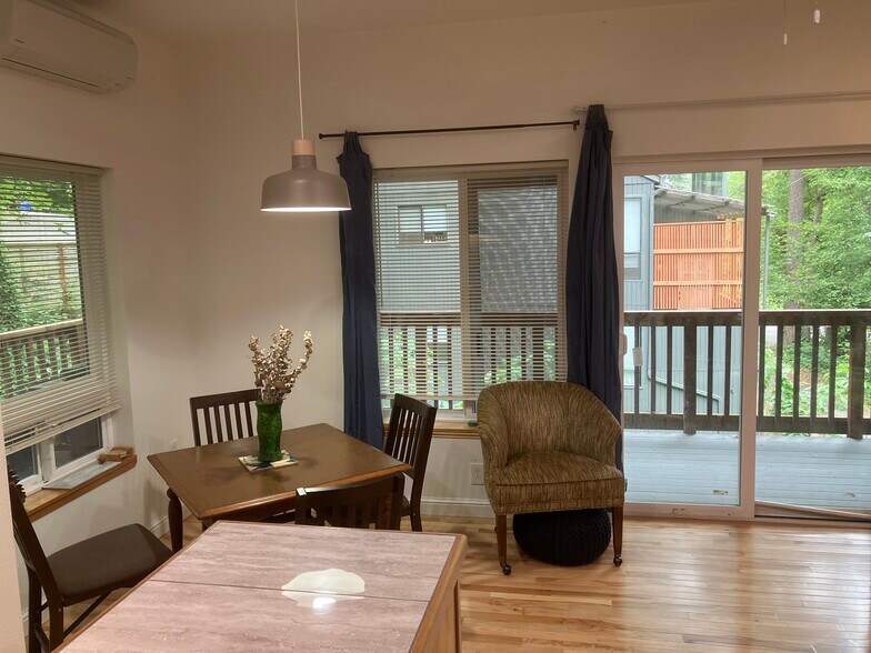 Dining area - 10840 SW 55th Ave