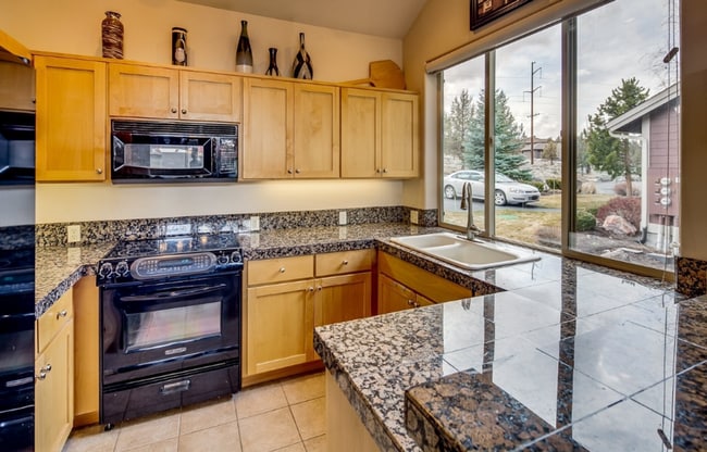 Building Photo - 2 Bed/2 Bath Single-Level Condo in Eagle C...