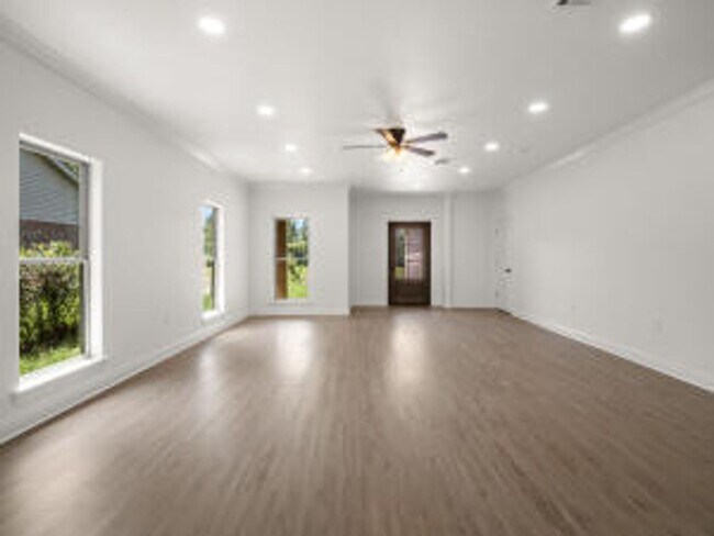 Building Photo - 1281 Miller St