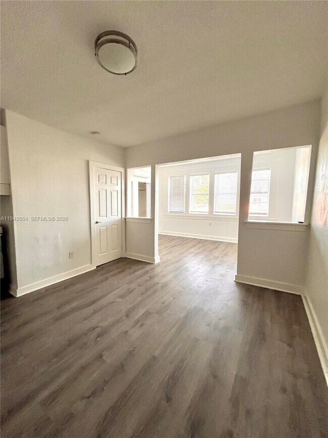 Building Photo - 501 SW 6th Ct