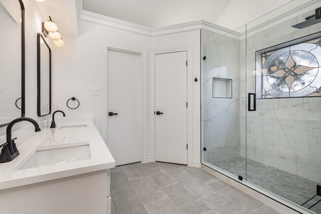 Building Photo - 922 Sycamore Creek Rd