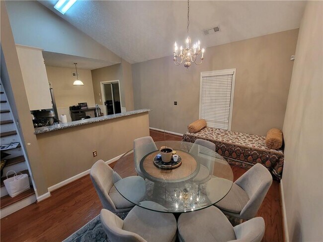 Building Photo - 1002 Cedar Trce SW