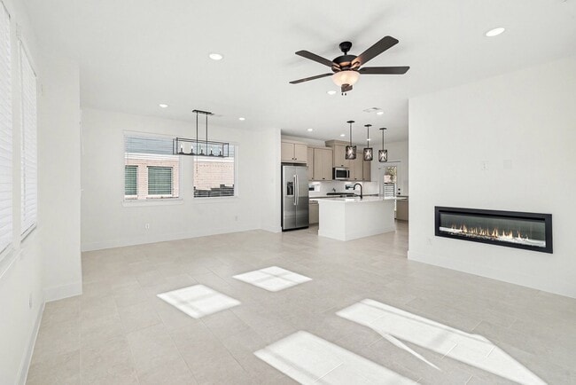 Building Photo - 10846 Day Jassamine Wy