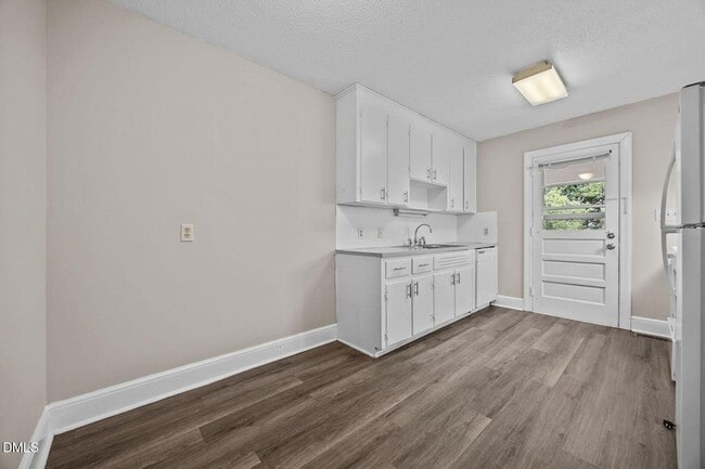 Building Photo - 204 W McNeill St