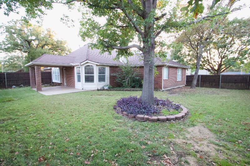 Building Photo - 3605 Villanova Dr