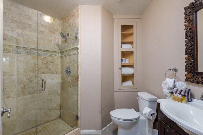 Building Photo - 6417 E Marilyn Rd