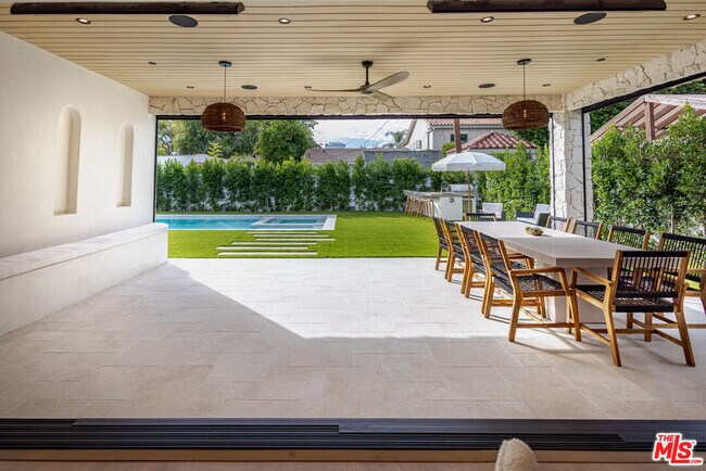 Building Photo - 4703 Saloma Ave