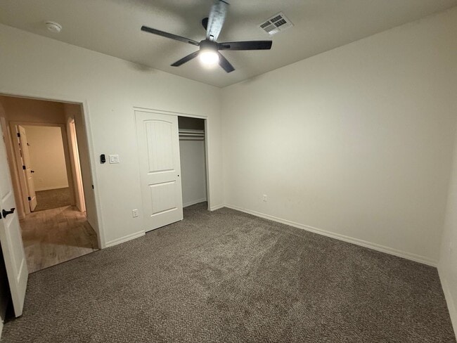 Building Photo - Spool home corner lot in the Foothills