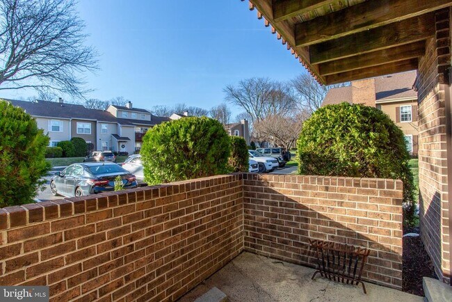 Building Photo - 33 Dogwood Ln