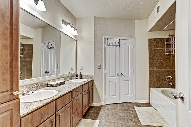 Building Photo - 1711 Old Spanish Trl