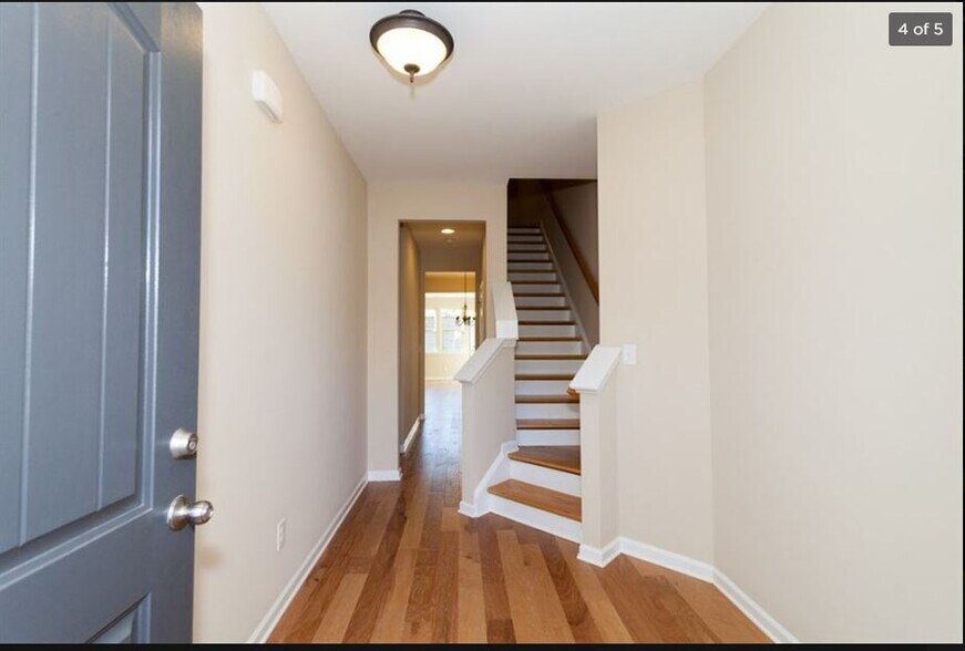 Building Photo - 130 Rubrum Dr