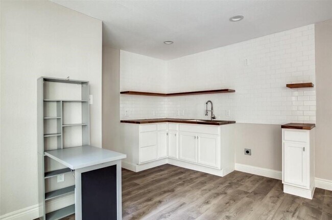 Primary Photo - 7135 Avenue C