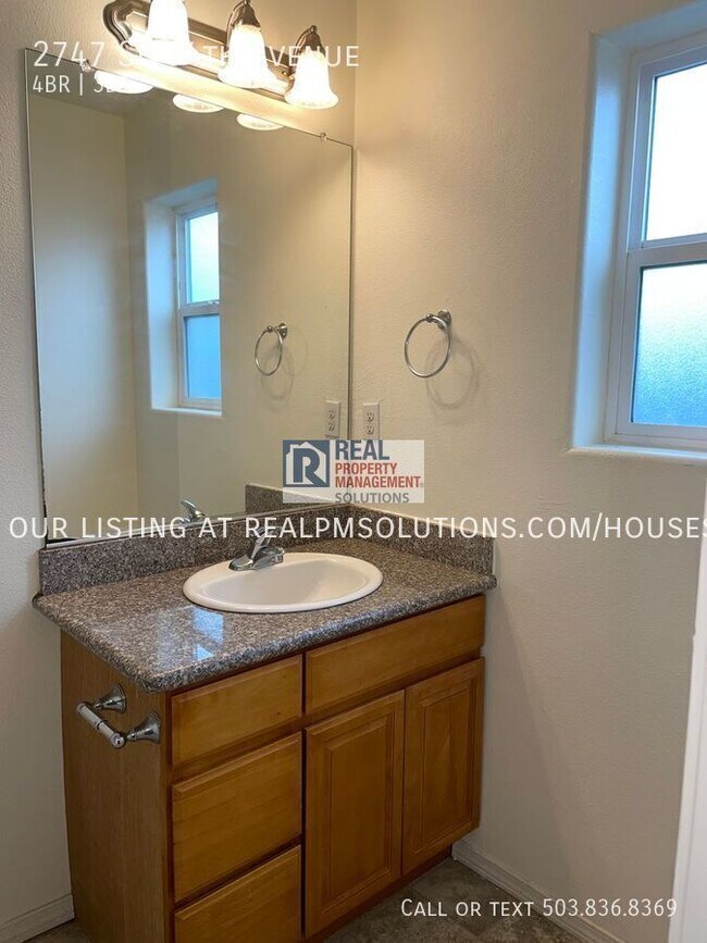 Building Photo - 2747 SE 84th Ave