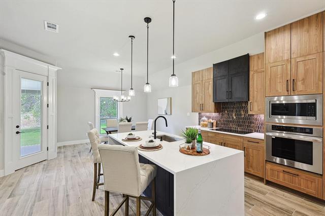 Building Photo - 2084 Glenhollow Dr