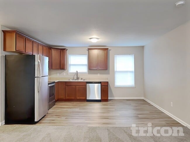 Building Photo - 906 W Clinton St