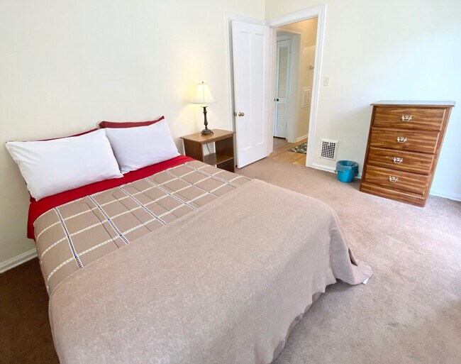 Building Photo - 3574 Lynnfield Rd