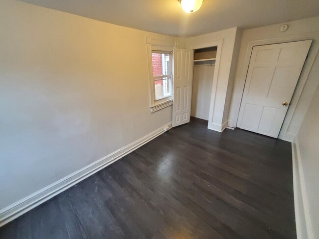 Building Photo - 404 S 9th St