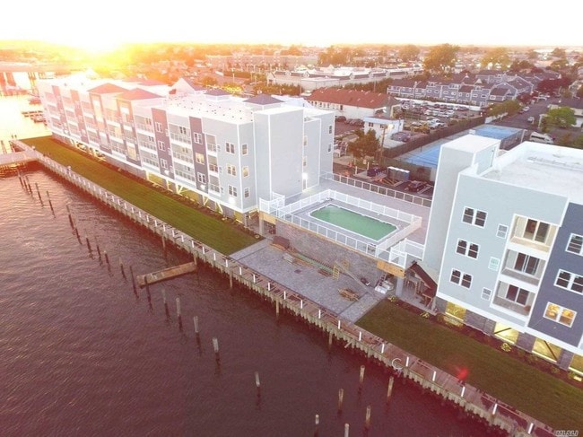 Primary Photo - 100-150 Waterview Rd