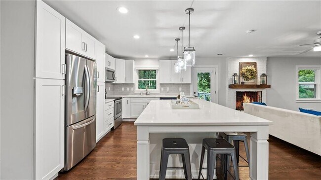 Building Photo - 204 Cold Creek Dr