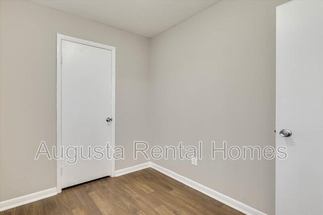 Building Photo - 329 Verdery Dr