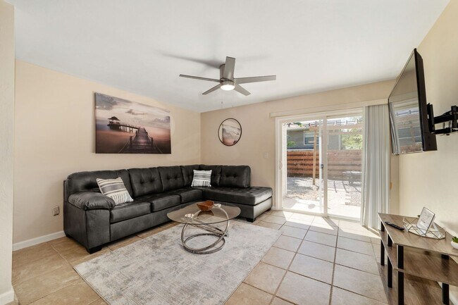 Building Photo - Haystacks Condo